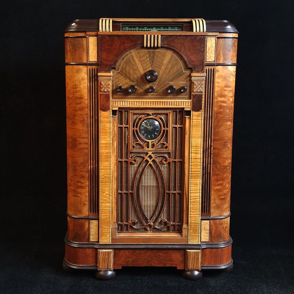 Art Deco Majestic 10-12 console valve radio