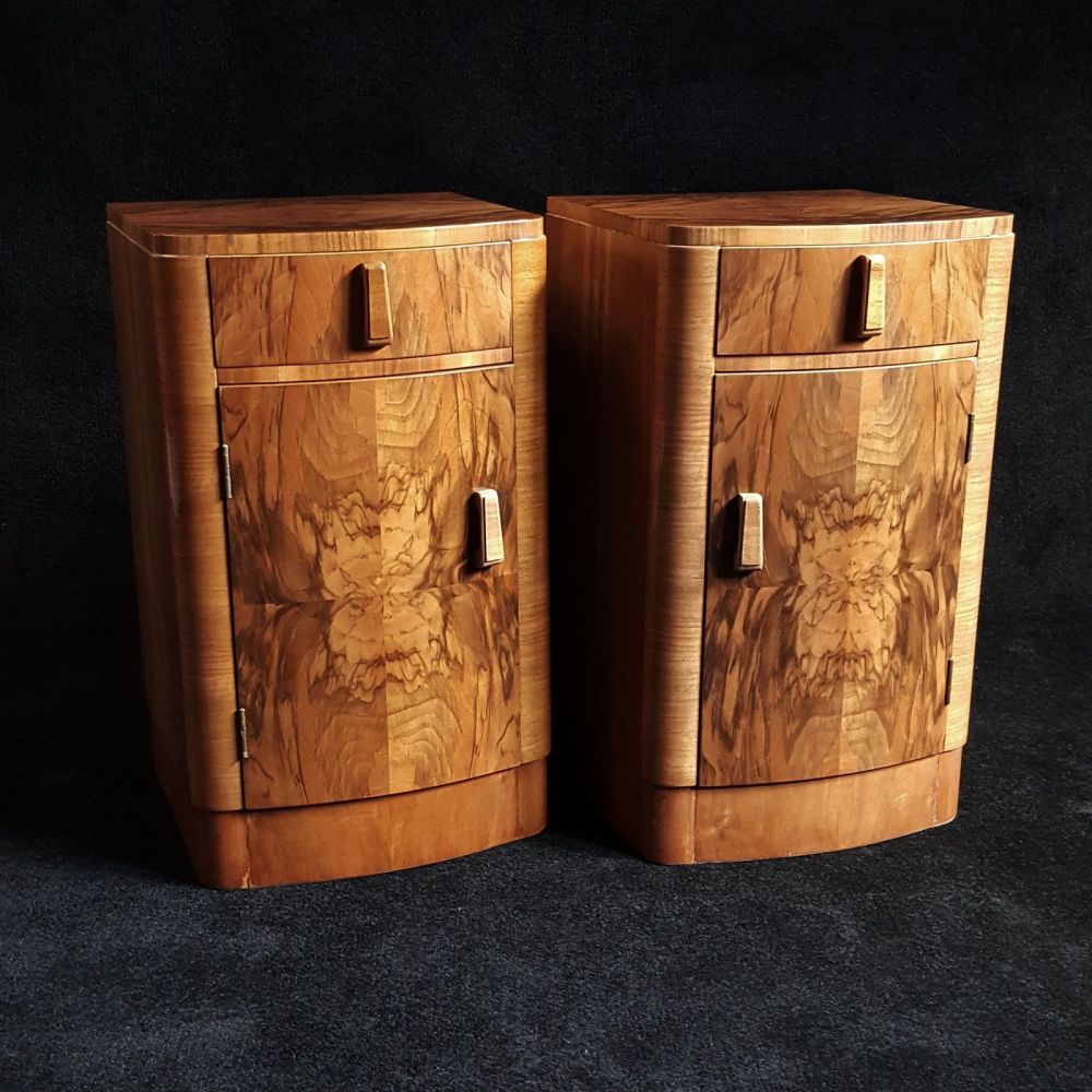 Good pair of Art Deco walnut bedside cabinets