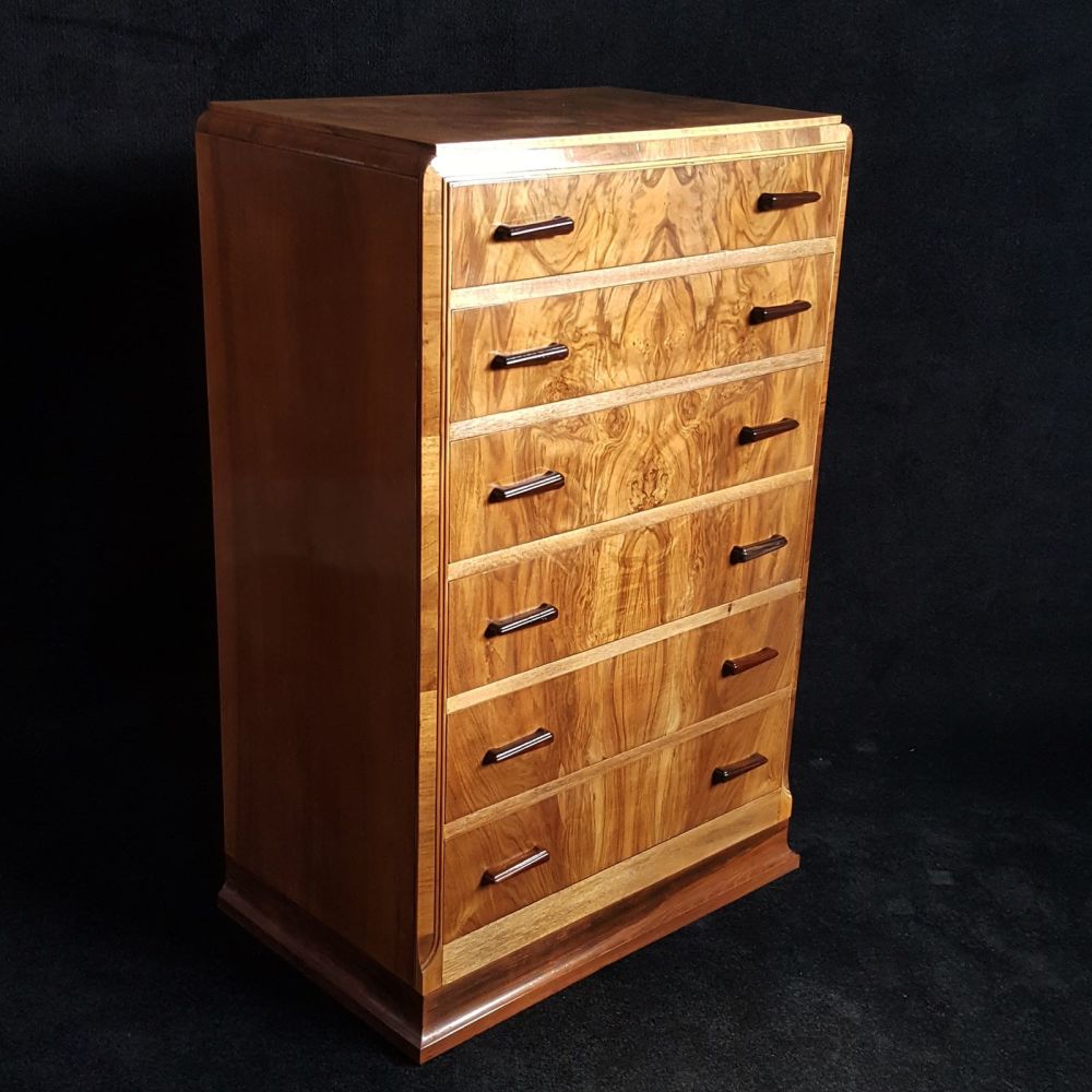 Fine Art Deco figured walnut chest of drawers