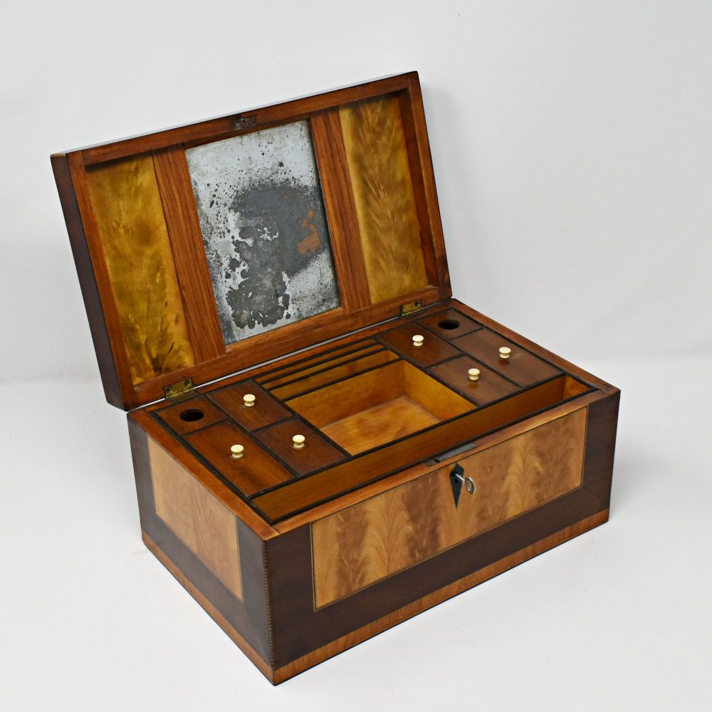 A good Georgian mahogany and satinwood table / jewellery box.