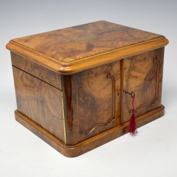 Large antique walnut jewellery box.