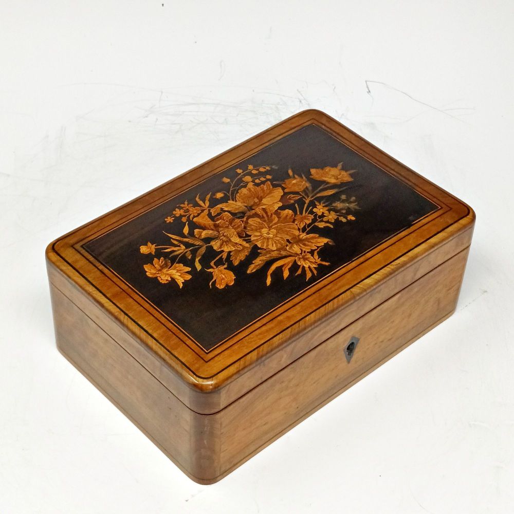 Fine antique inlaid olivewood jewellery box.