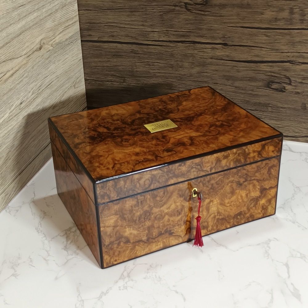 Good quality Victorian burr walnut jewellery box.