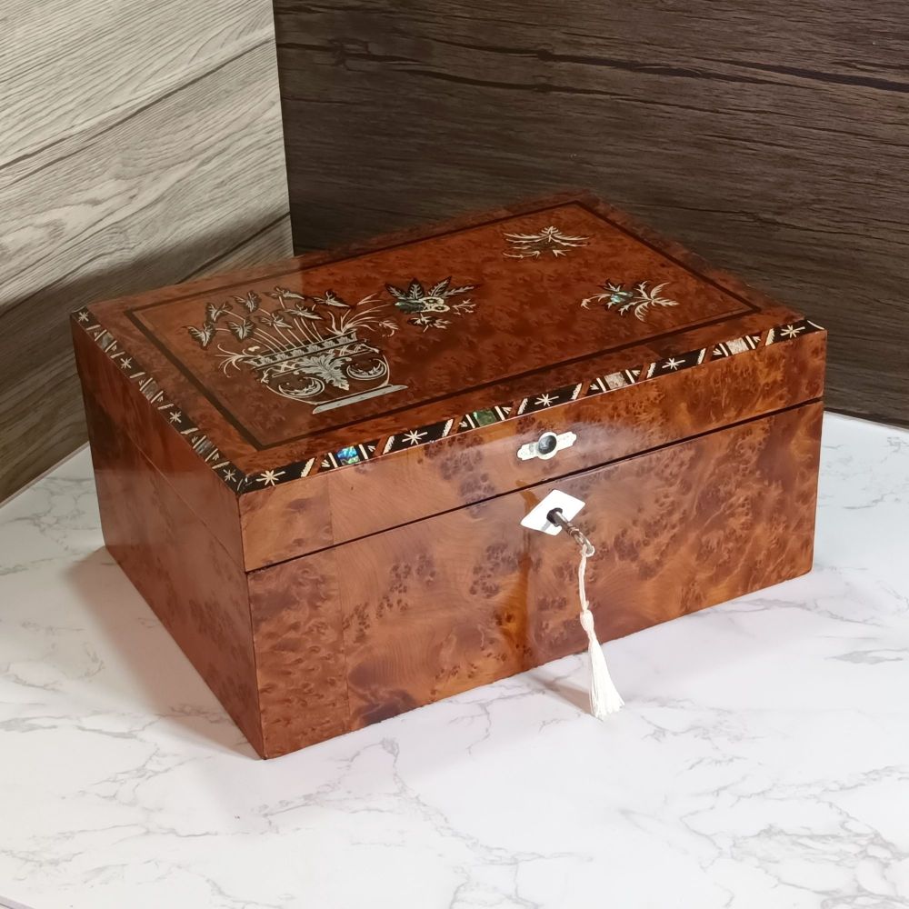 Large Victorian amboyna & inlaid jewellery box.