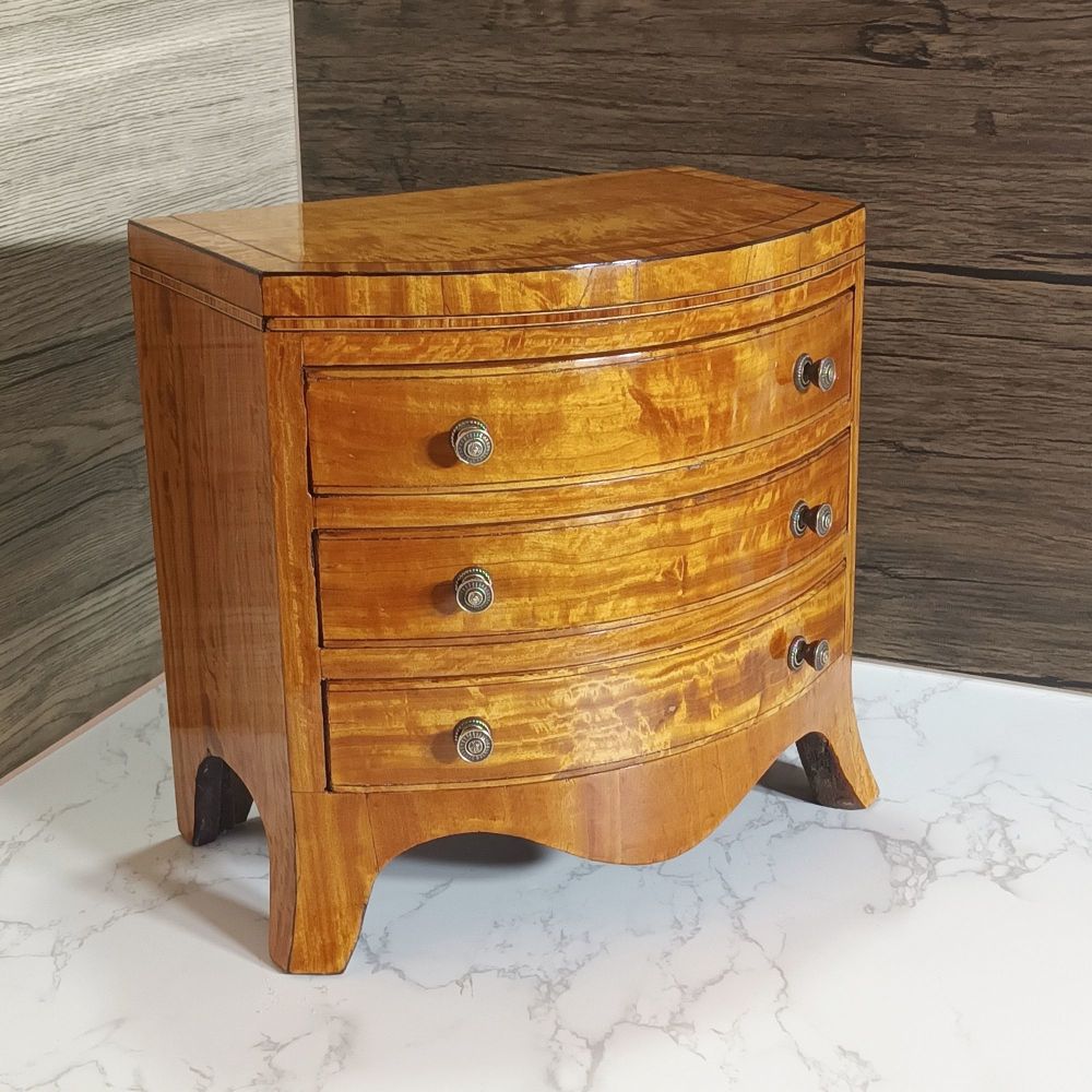 Fine late Victorian satinwood miniature / apprentice chest.