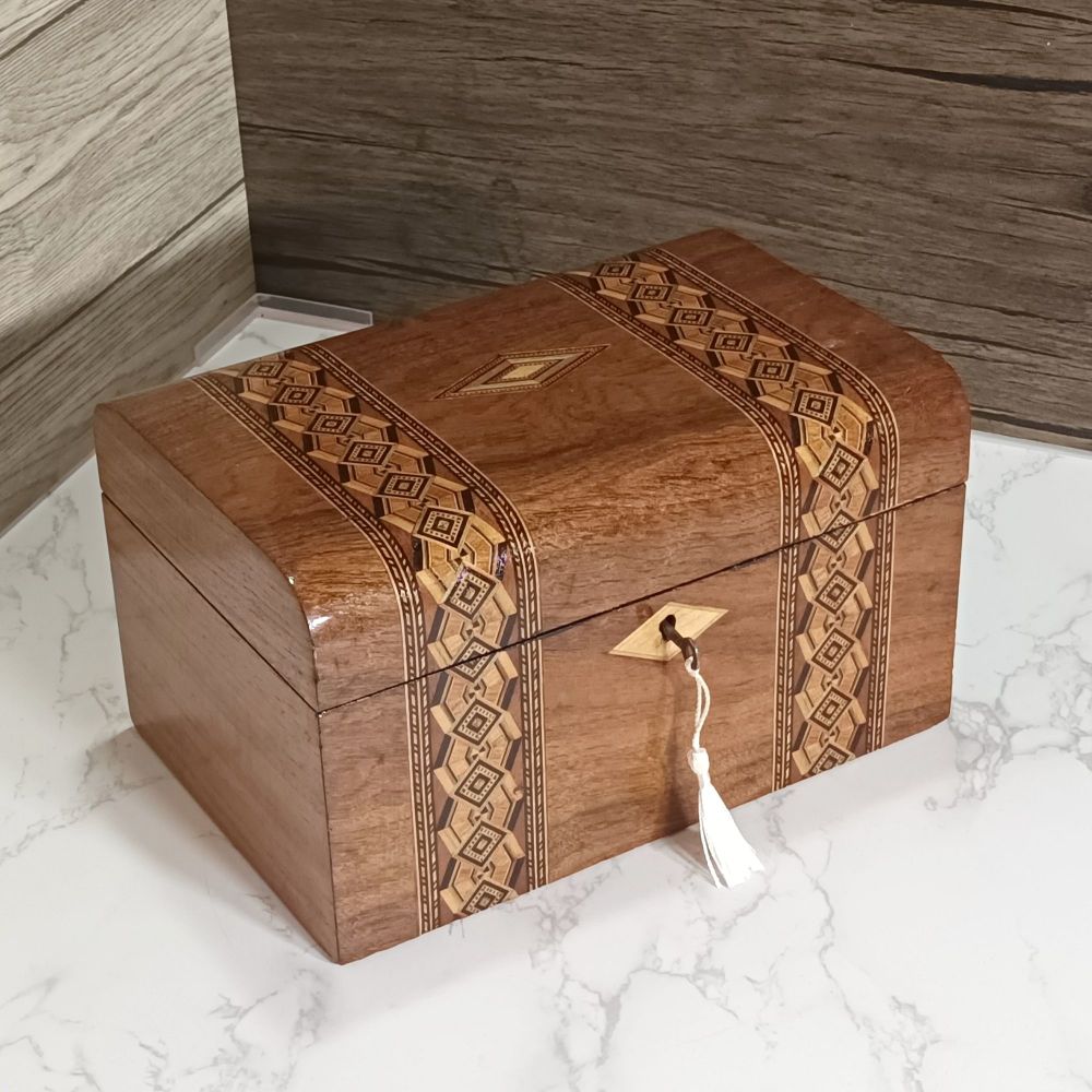 Victorian walnut & inlaid jewellery / table box.