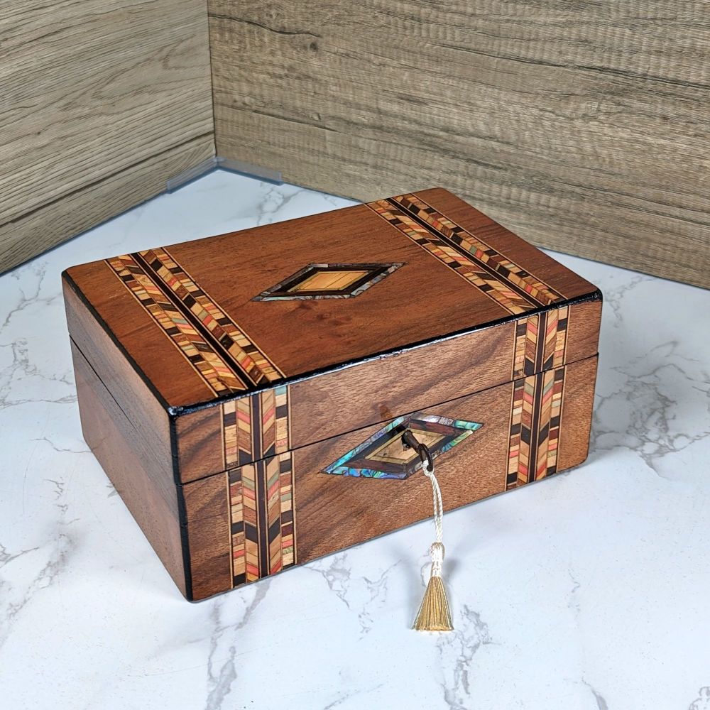 Vctorian walnut & inlaid jewellery box.