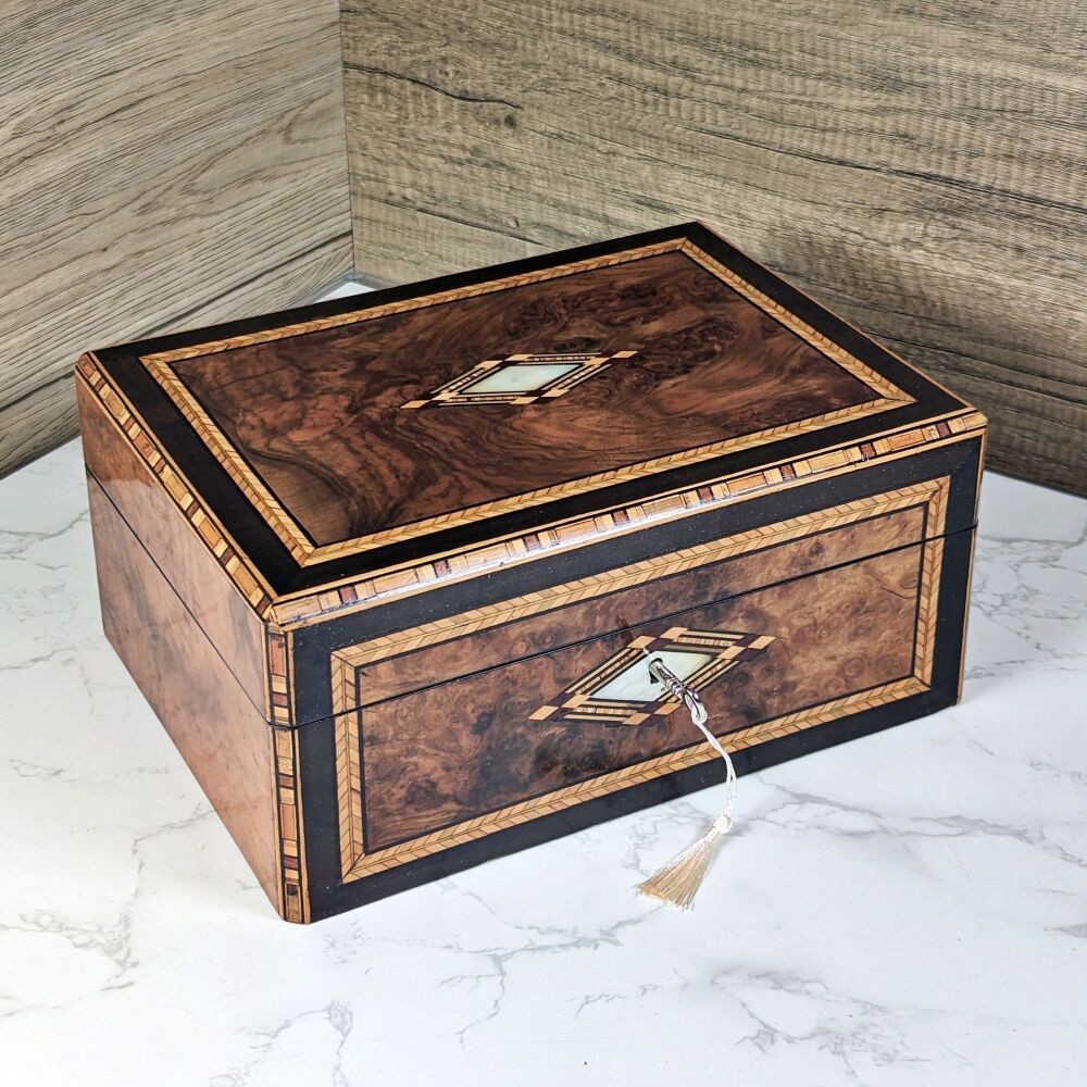 Attractive Victorian burr walnut & inlaid jewellery box.
