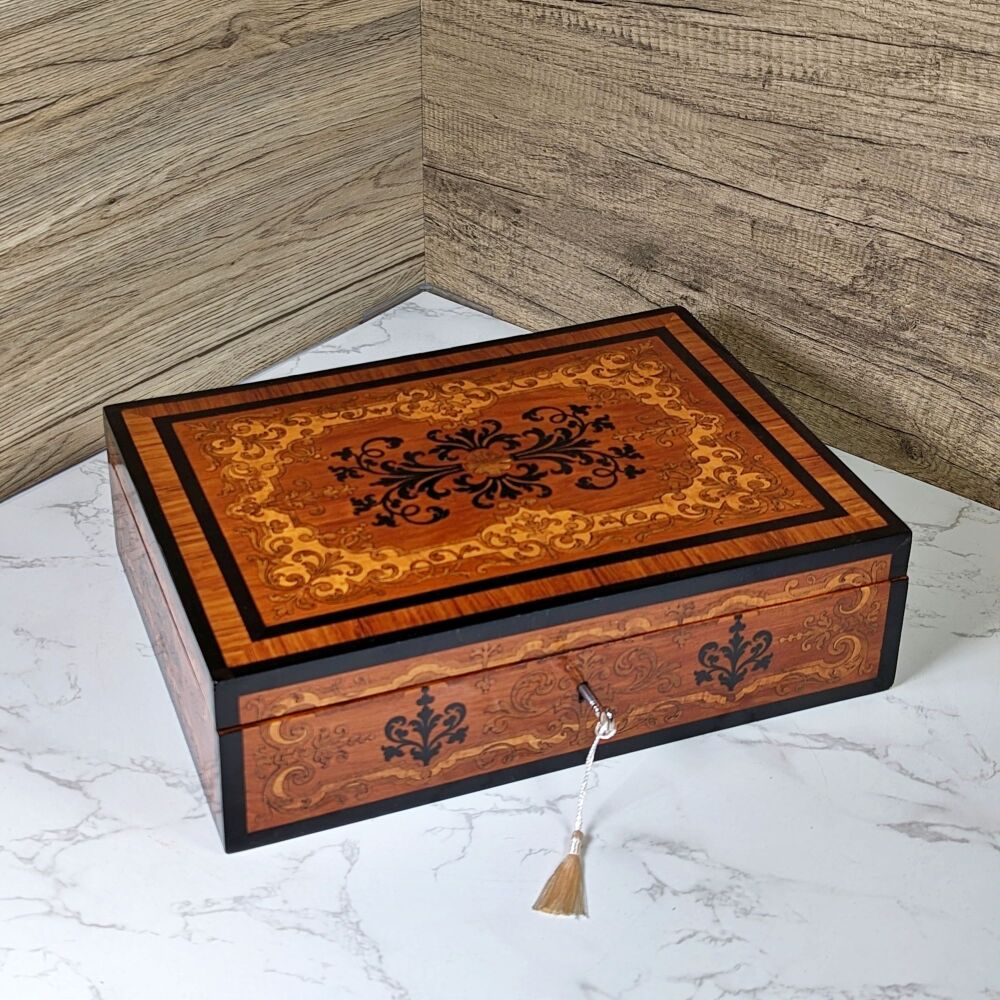 Fine Regency marquetry inlaid table / document box.