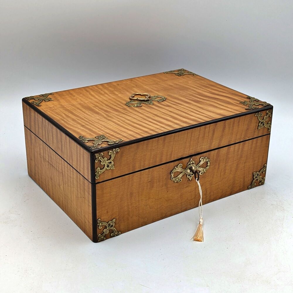 Stylish Victorian sycamore & brass mounted jewellery box.