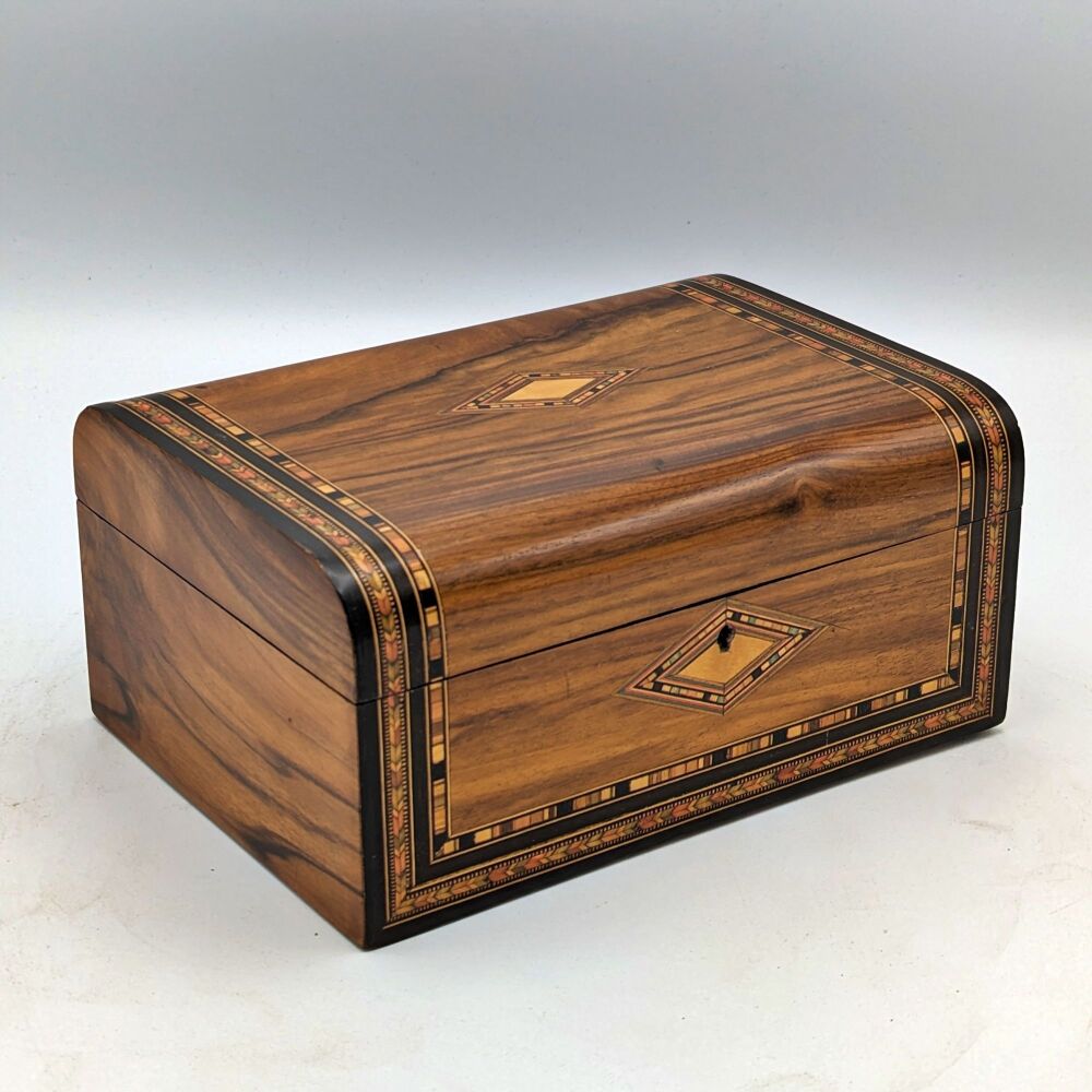Stylish Victorian walnut & inlaid jewellery box.