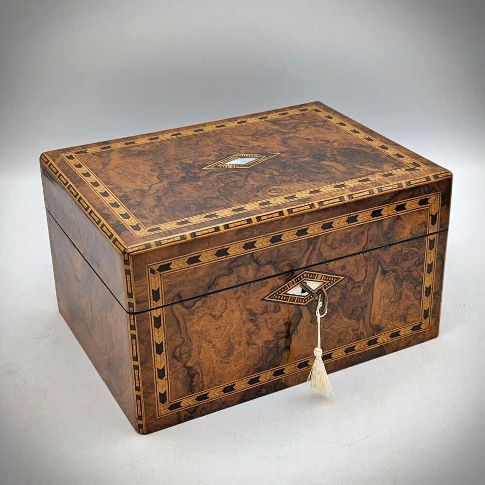 Good Victorian burr walnut & inlaid jewellery box.