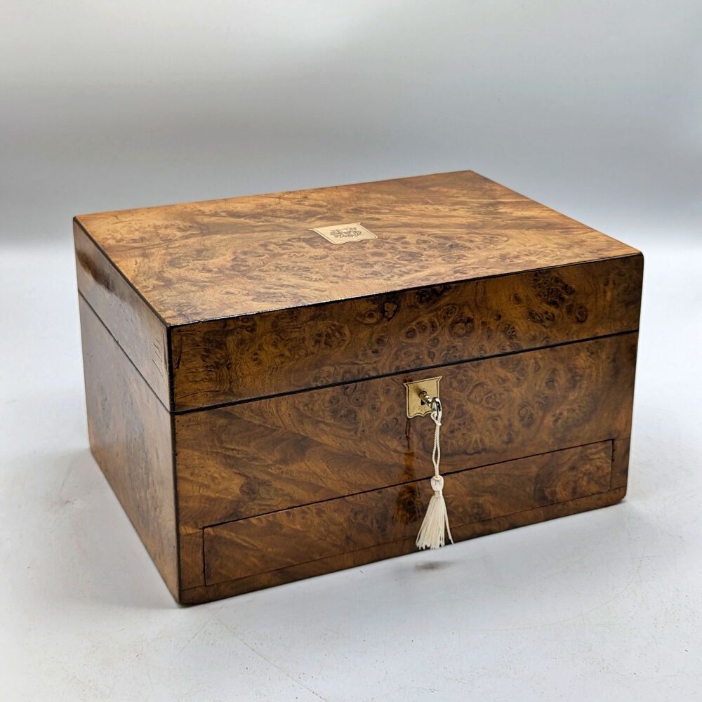 Good Victorian burr walnut jewellery box.