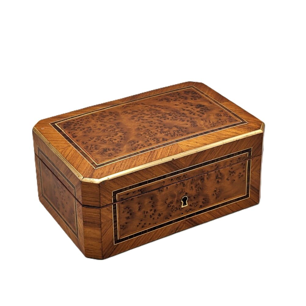 Fine French amboyna & tulipwood trinket box by Gradé Paris
