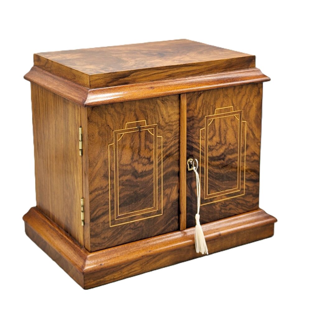 Good late Victorian walnut & inlaid table / collectors cabinet.