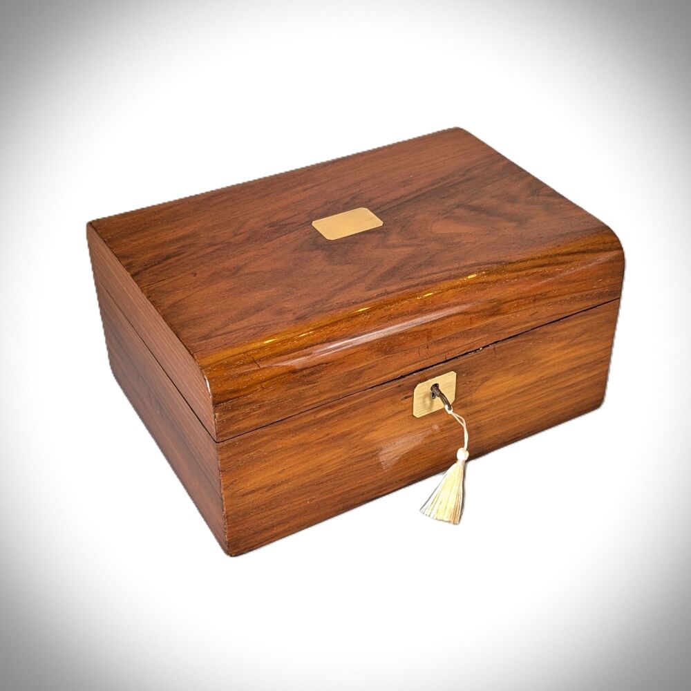 Stylish Victorian walnut jewellery box.