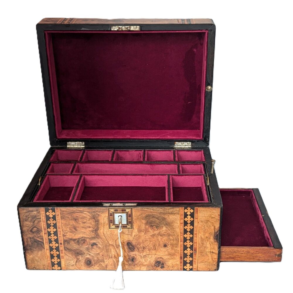 Large Victorian walnut & inlaid jewellery box.