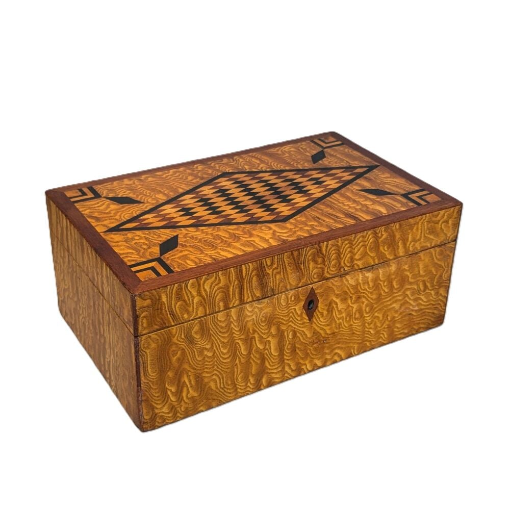 Stylish Regency ash inlaid box.