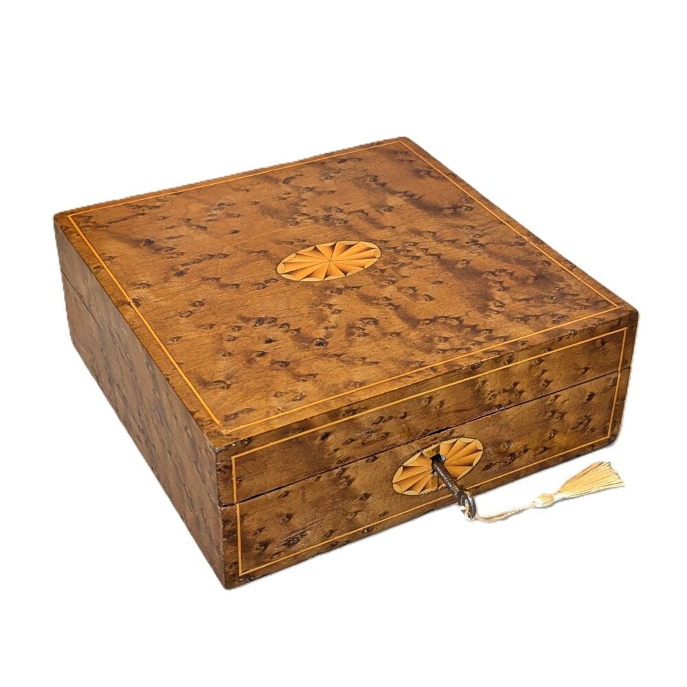 Fine Victorian birds eye maple trinket / jewellery box.