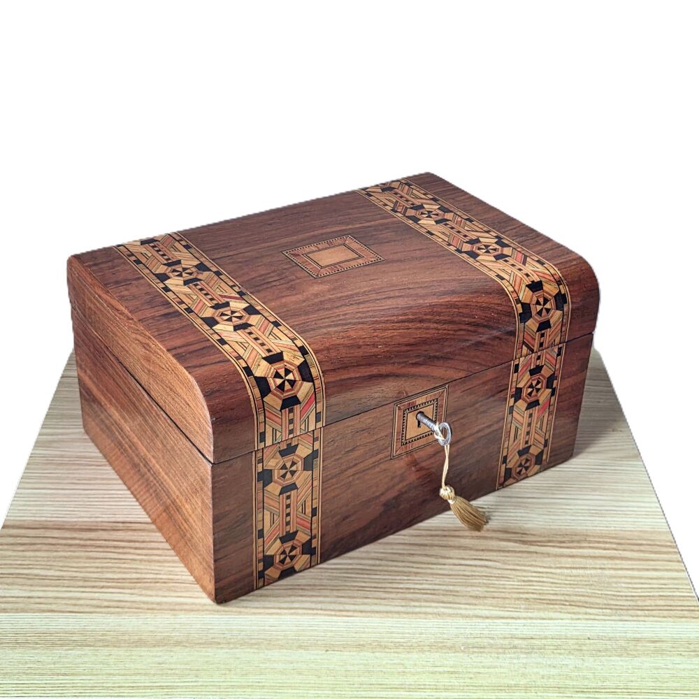 Victorian walnut & inlaid jewellery box.