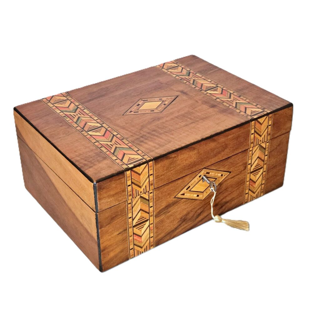 Large Victorian walnut & inlaid jewellery box.