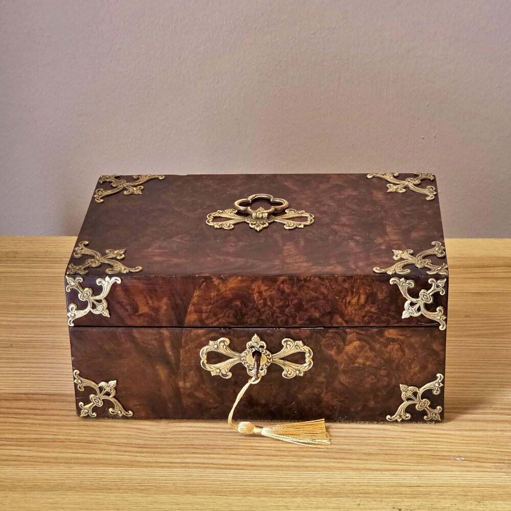 Fine Edwardian burr walnut & brass mounted jewellery box.