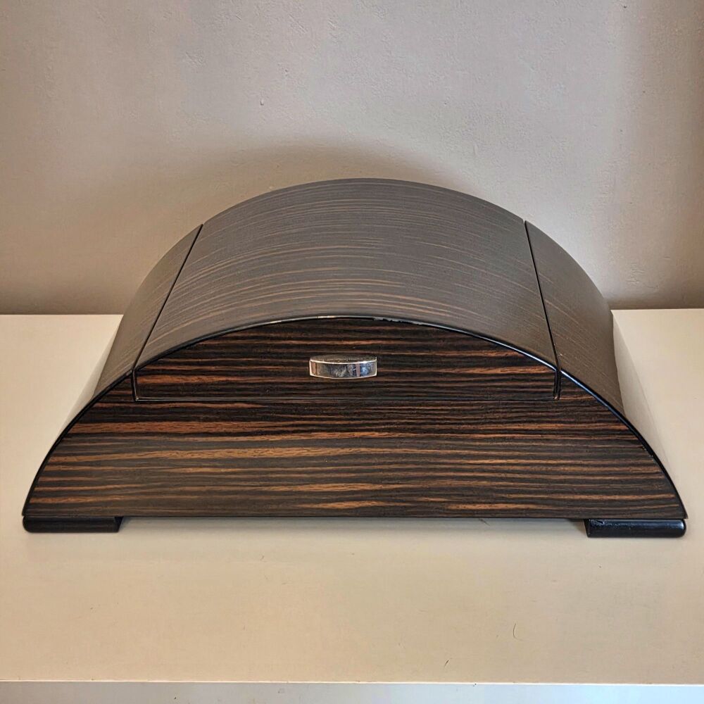 Stylish late 20th century Art Deco table box.