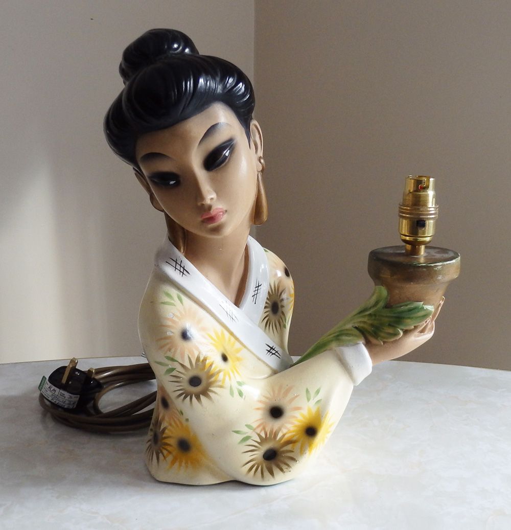 Vintage Japanese Lady Chalkware Table Lamp