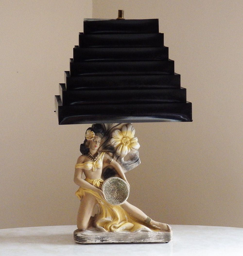 Vintage Hawaiian / Tiki Lady Chalkware Table Lamp With Original Venetian Sh