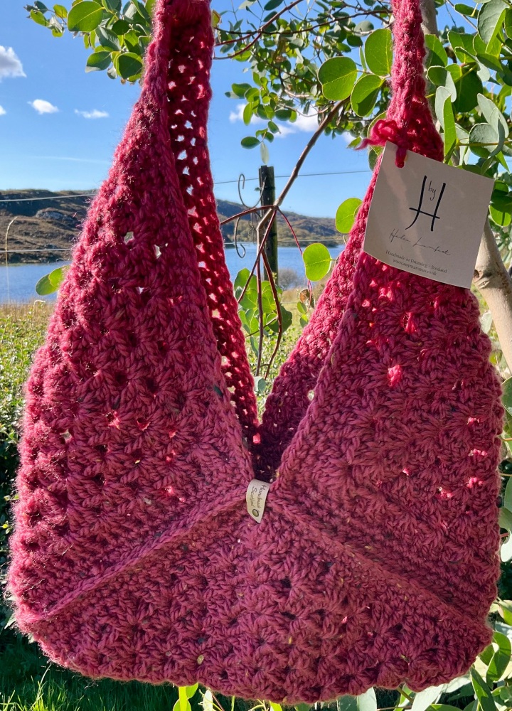 Hand crochet bag - dark pink tweed / dark brown handle