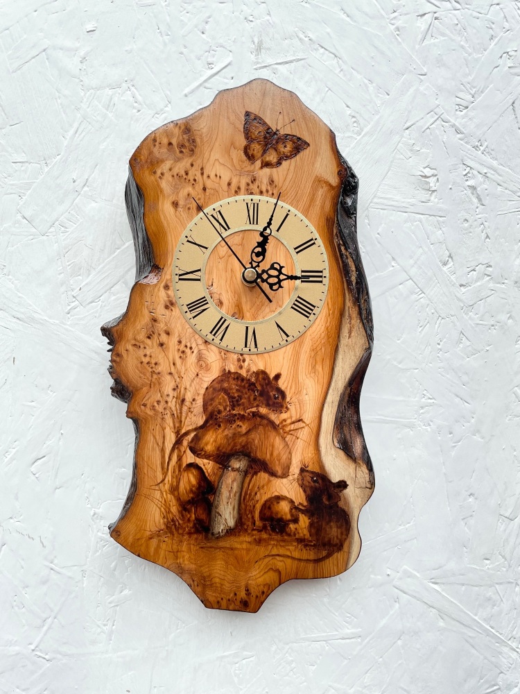 Toadstool clock