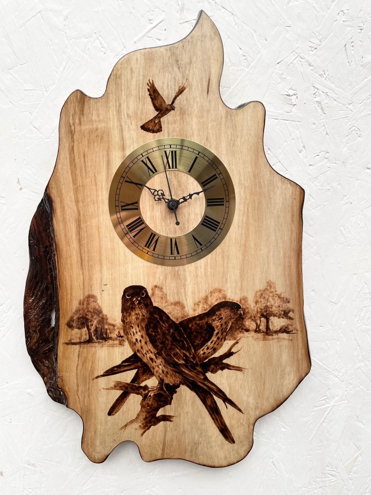 Kestrel clock