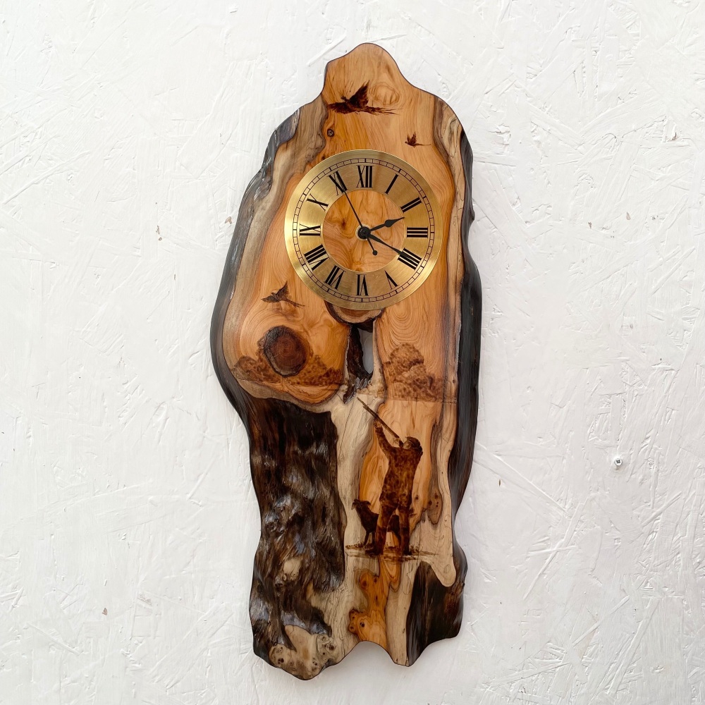 Huntsman clock, yew