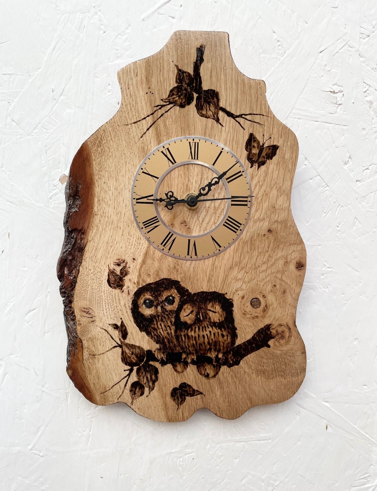 Sleepy owl clock