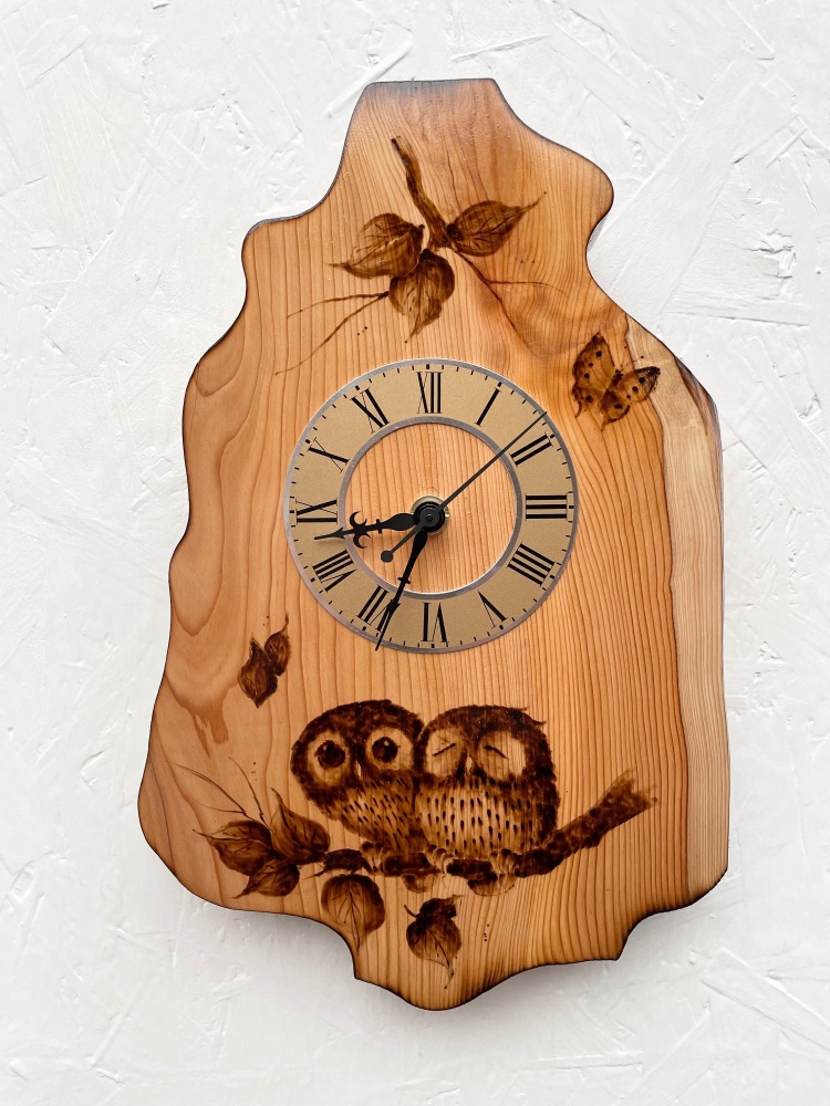 Sleepy owl clock