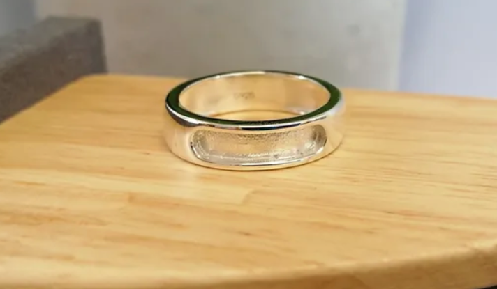 6mm Front Face Channel Ring 925 Silver (Rounded)