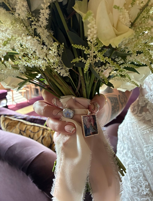 boquet charm fmn