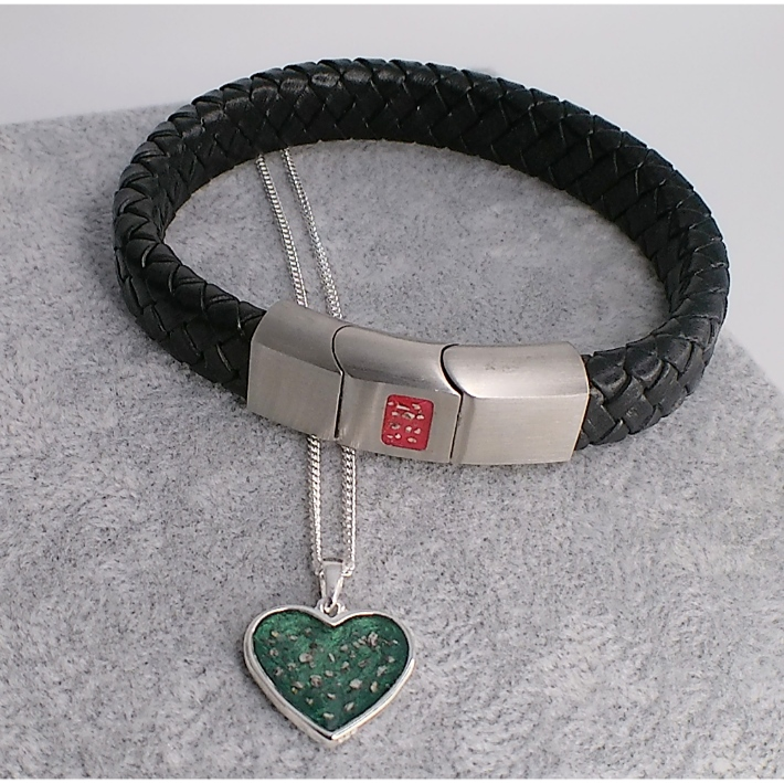 heart and bracelet.png