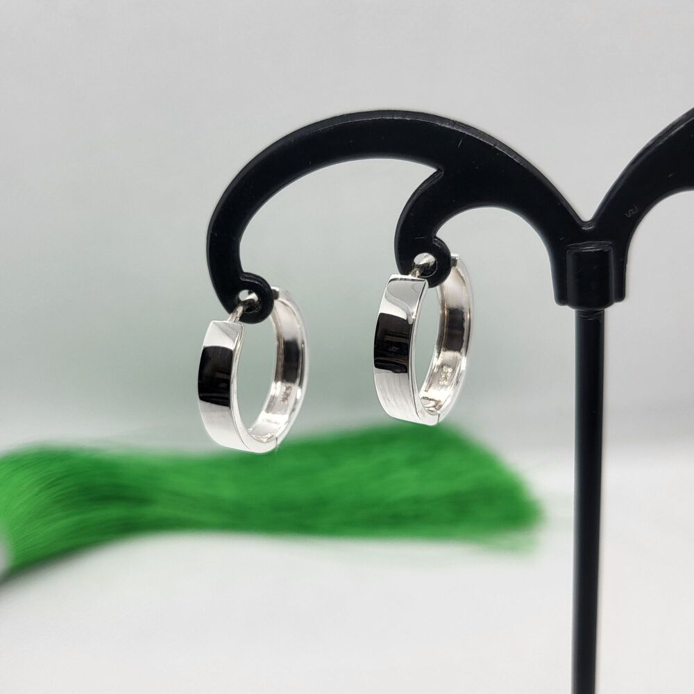 925 Sterling Silver Plan 16 mm Flat Hinged Hoop Earrings