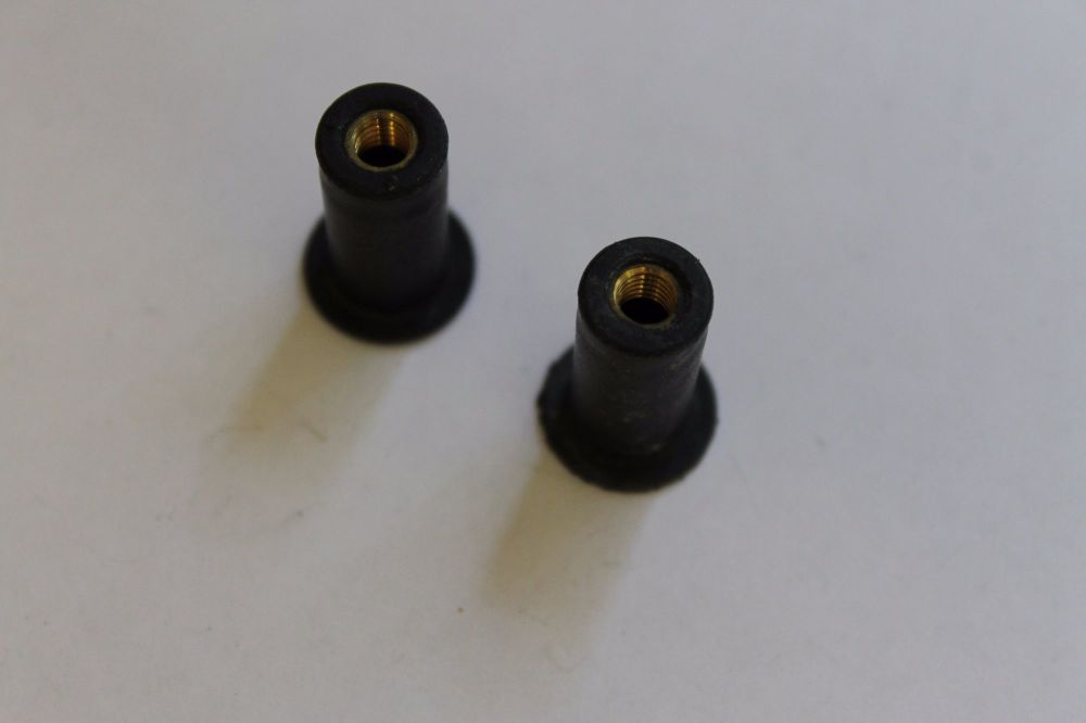 Harley Fairing / Screen Well Nuts x 2 - 5207