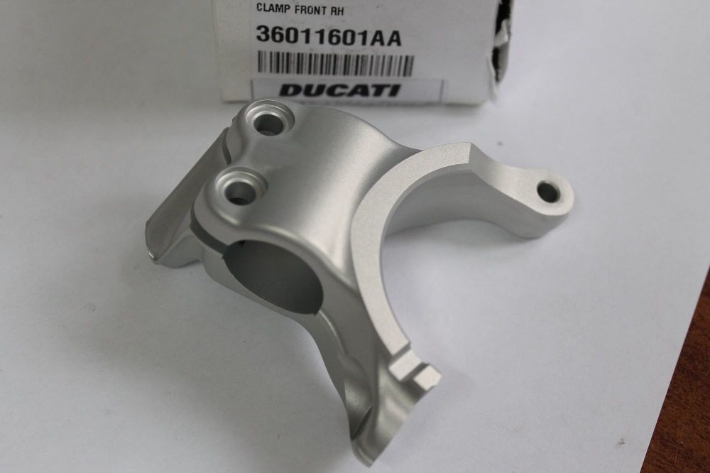 Ducati Superbike Panigale 899 1299 1199 Right Front Handlebar Clamp 3601160