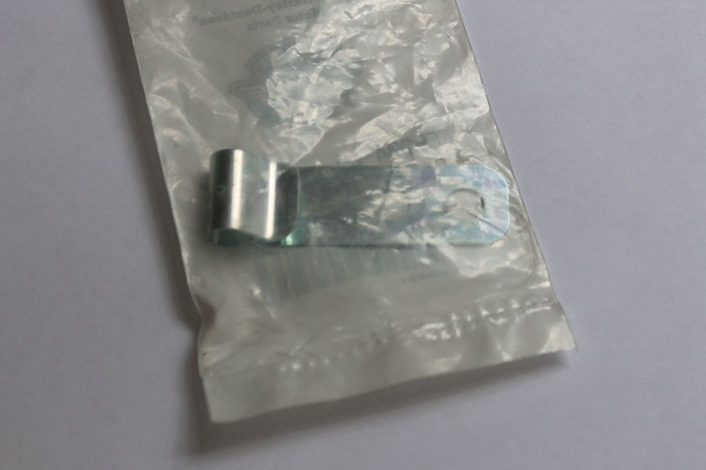 Harley Tail Light Clip 68004-05