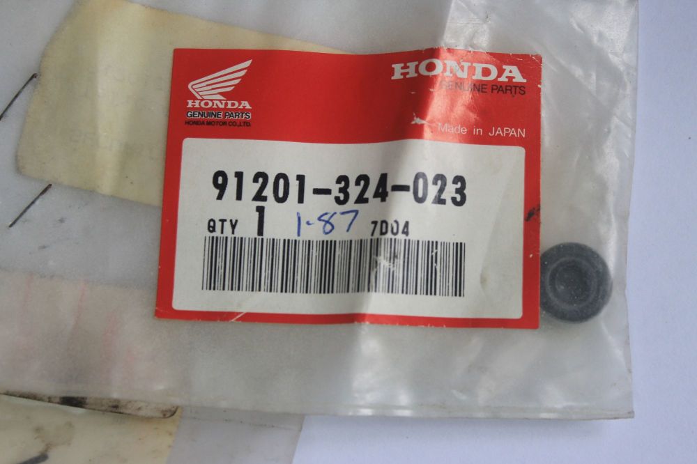 Honda CB125 CB250 CG125 CRM75 CRM50 Tacho Drive Shaft Oil Seal