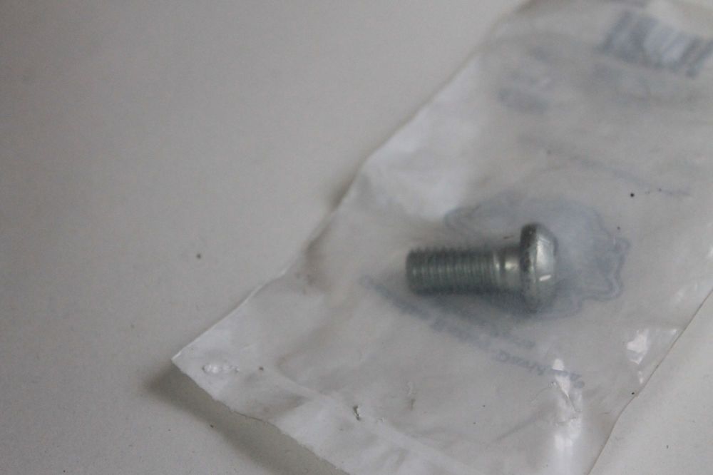 Harey Screw 1/2