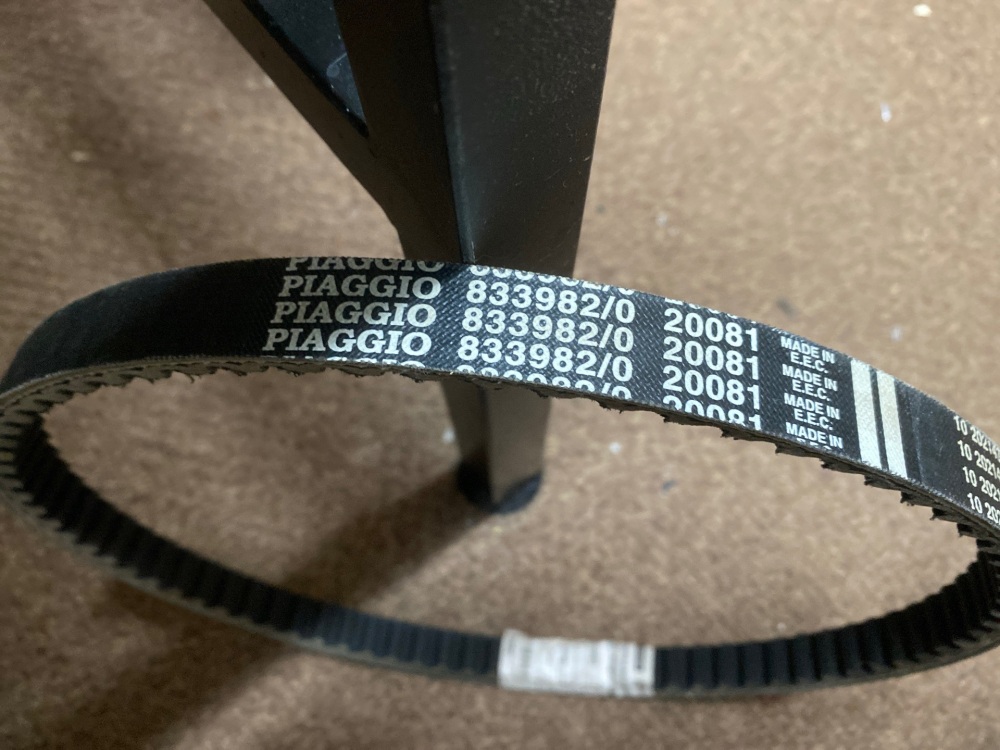 Piaggio Belt 833982/0 Aprilia SR50 Gilera Runner Genuine item - L68