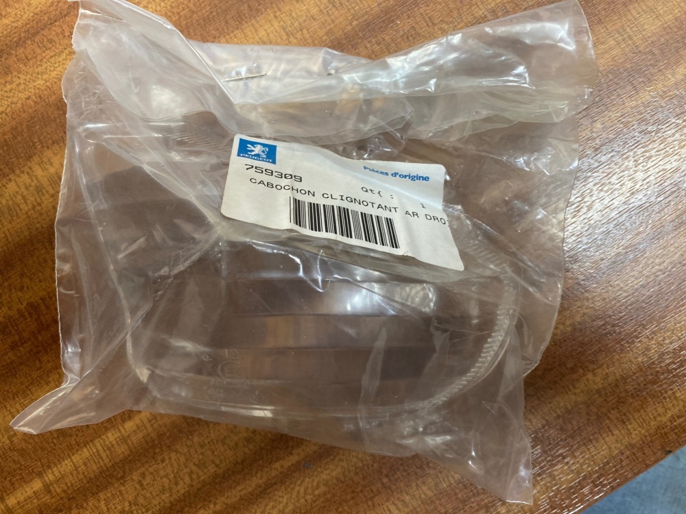Peugeot VCLIC BAEVP2 Right Hand Rear Lens 759309 - L68