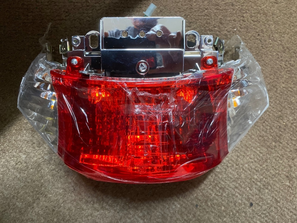 Peugeot V-click Rear Light Assembly 759306