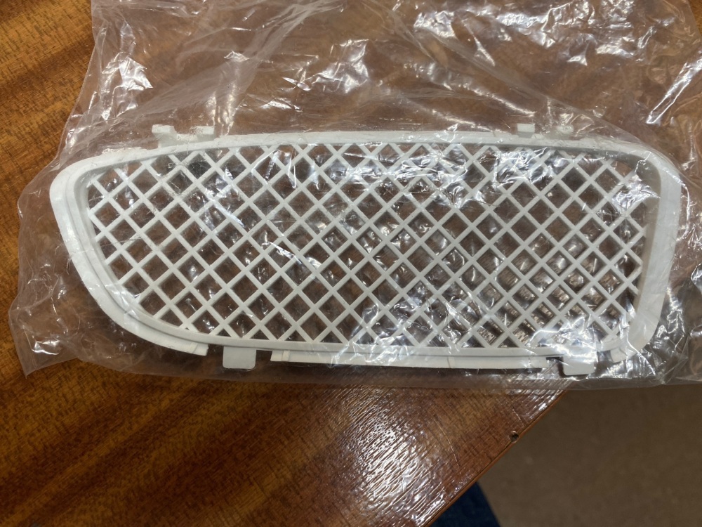Peugeot Speedfight Right hand protection Grille 736300BL - L68