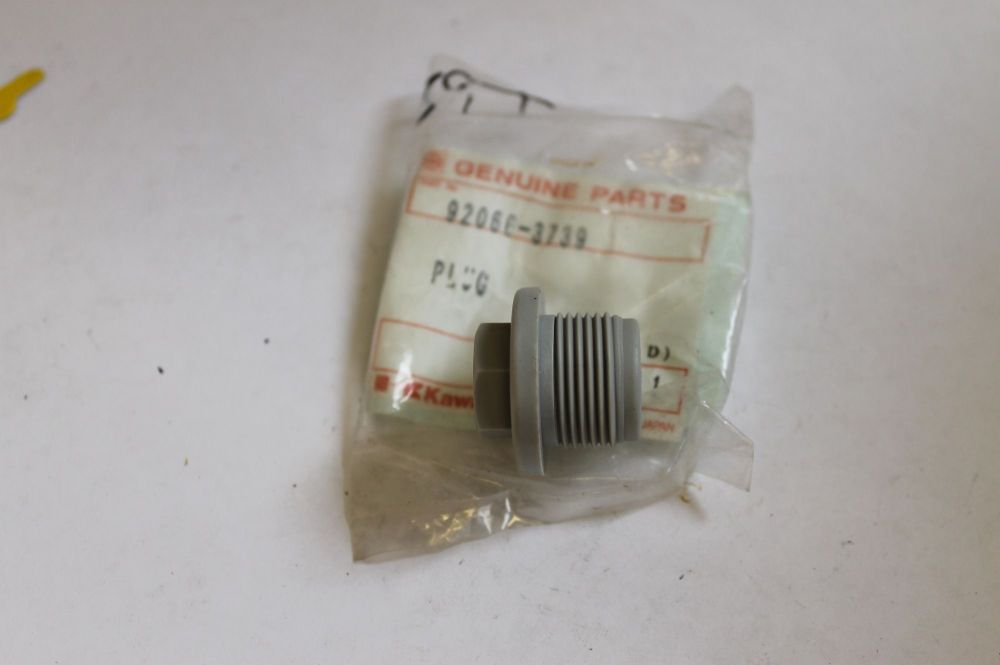 Kawasaki JT750 JH1200 JT1100 JH1100 JS800 JS750 JH750 JT900 Engine Plug 92066-3739