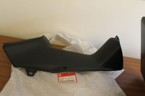 Honda Inner Upper Cowling Right  CBR900RR CBR900RE 64593-MCJ-670ZA